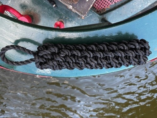 Black staple spun - black,